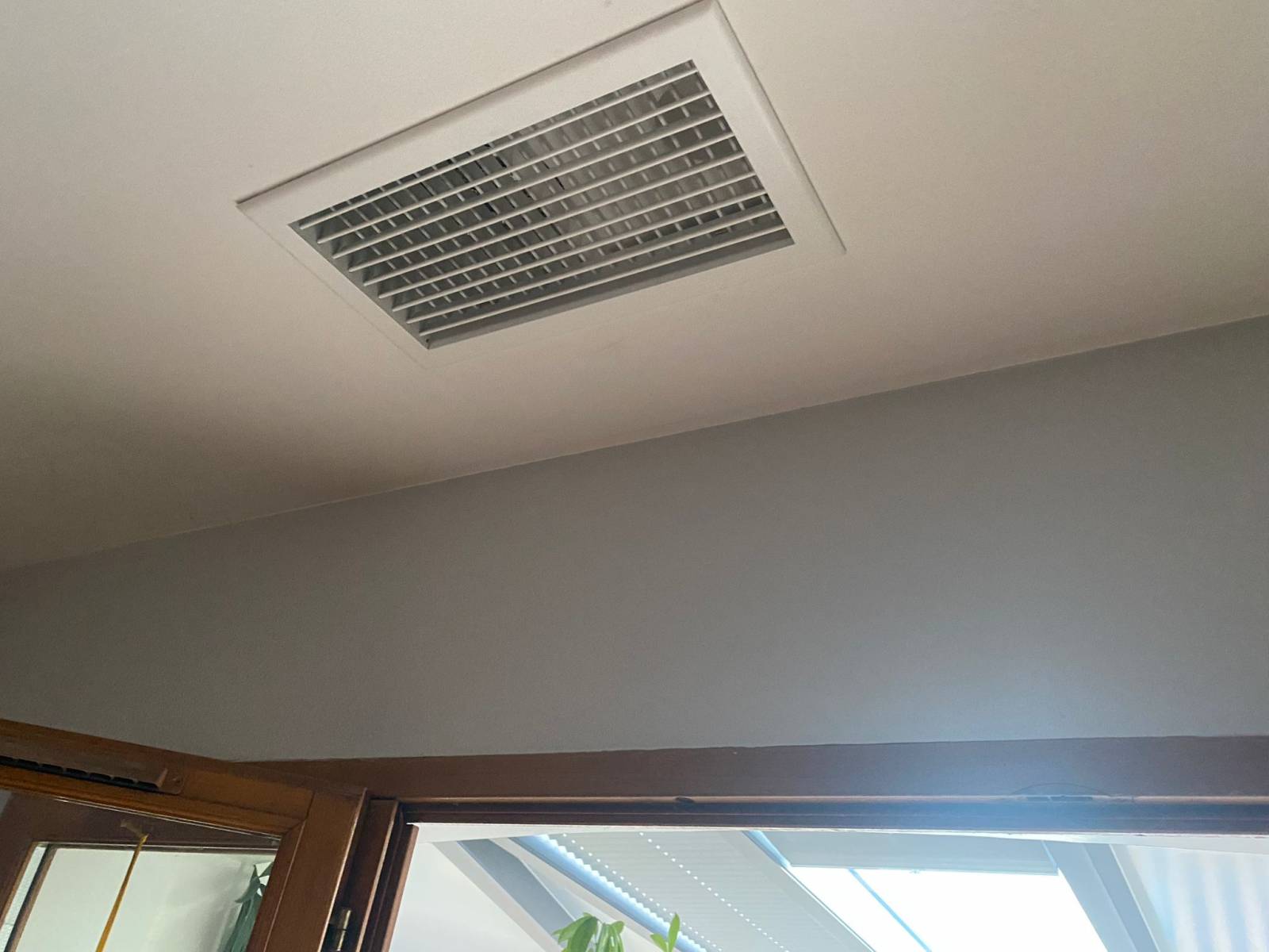 Pose d'une climatisation gainable réversible dans un logement à Dijon