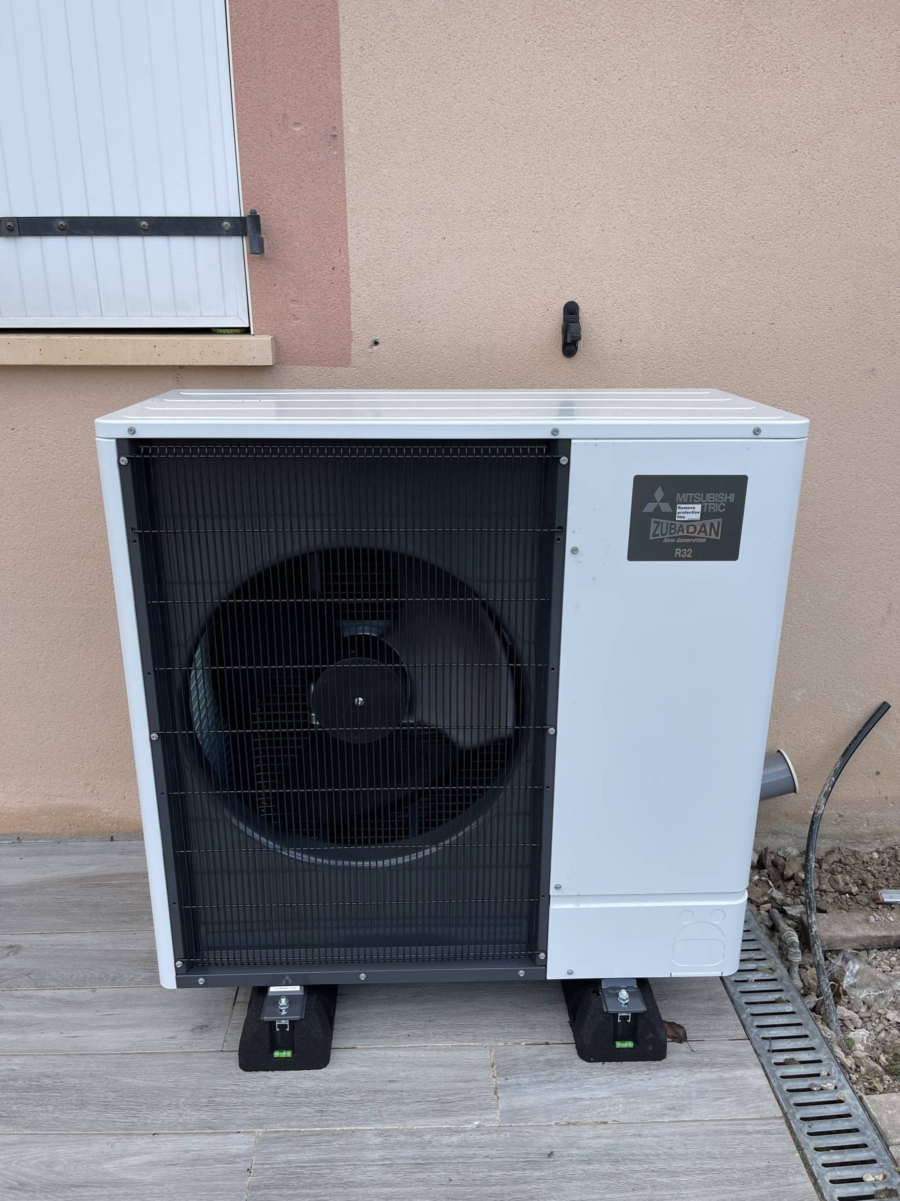Installation de pompe à chaleur réversible pour une maison à Beaune